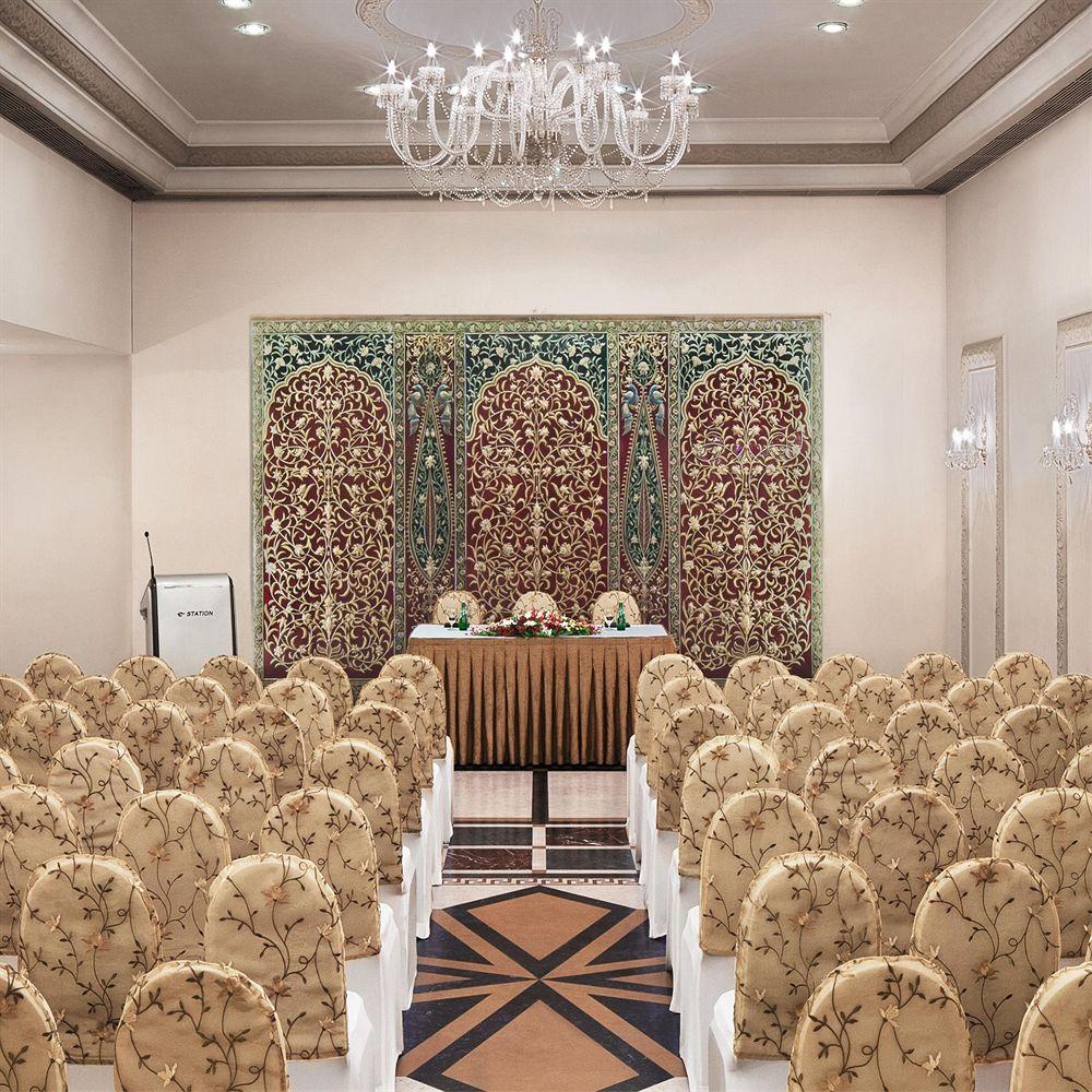 Le Meridien Bangalore Buitenkant foto