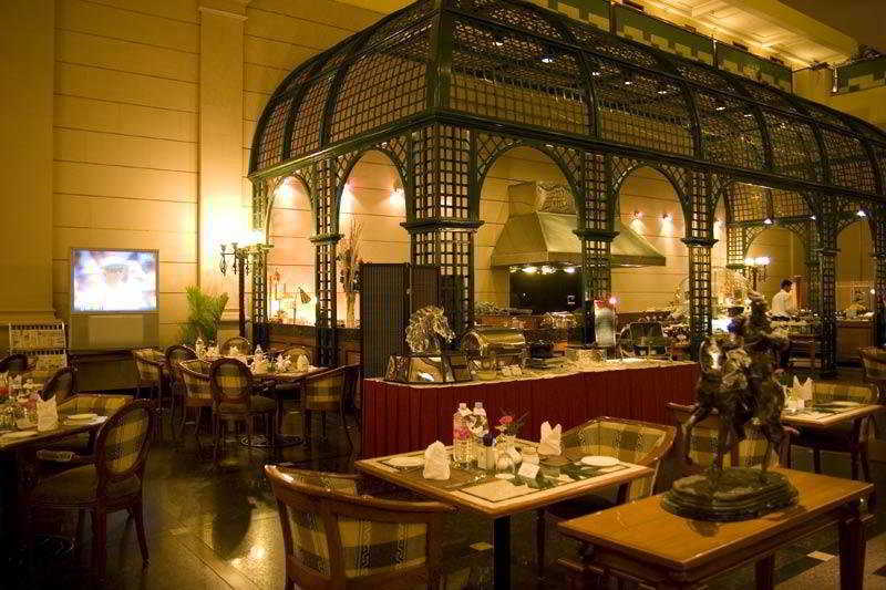 Le Meridien Bangalore Buitenkant foto