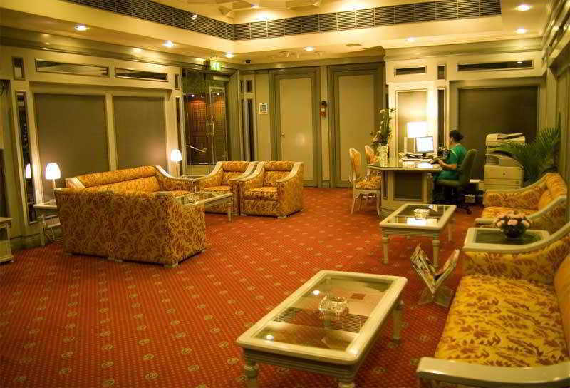 Le Meridien Bangalore Buitenkant foto