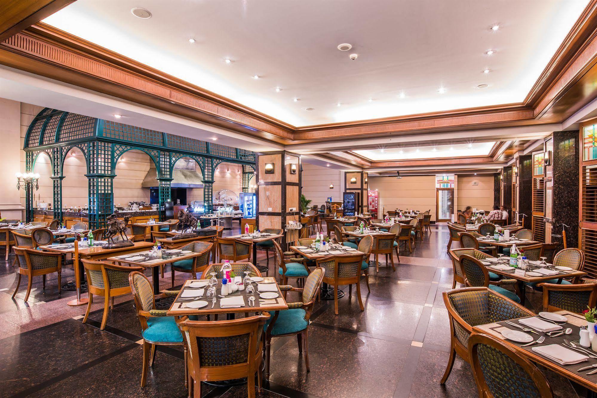 Le Meridien Bangalore Buitenkant foto