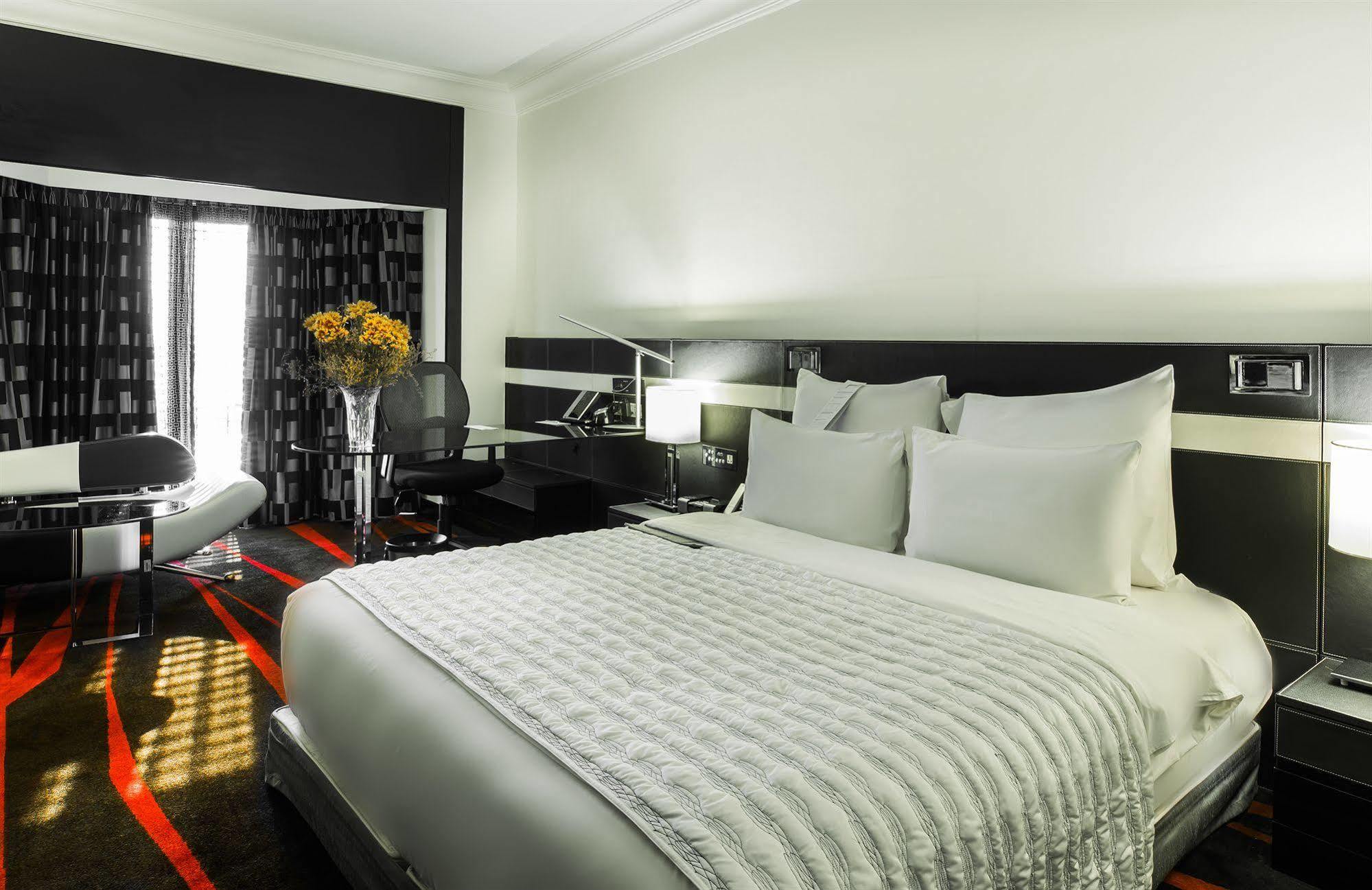 Le Meridien Bangalore Buitenkant foto