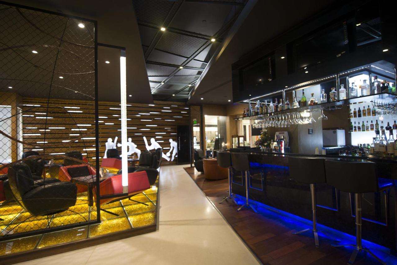 Le Meridien Bangalore Buitenkant foto
