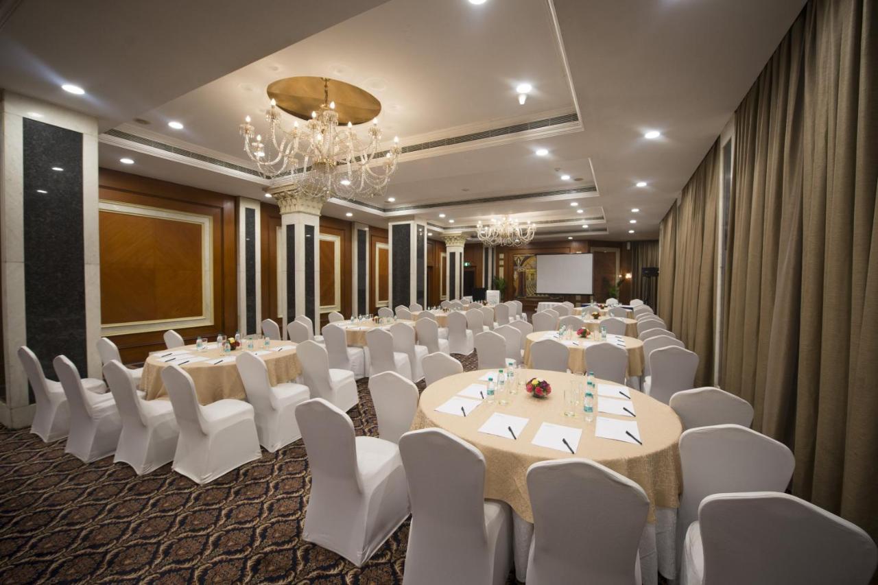Le Meridien Bangalore Buitenkant foto