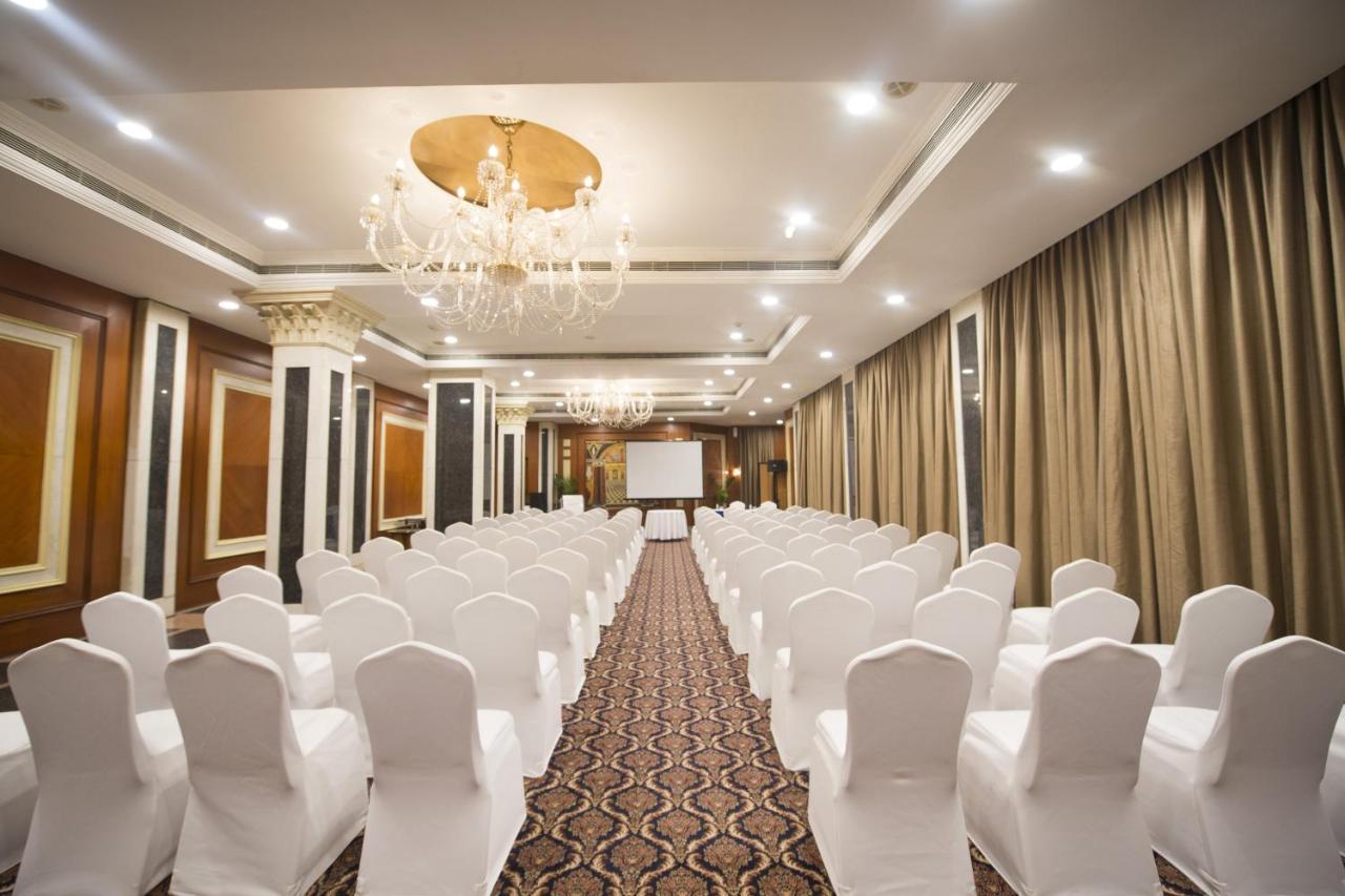 Le Meridien Bangalore Buitenkant foto